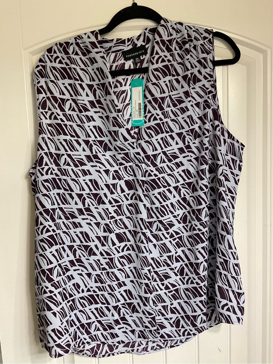 Fortune + Ivy Tops - NWT Fortune + Ivy White & Dark Purple Sleeveless V-Neck Size XXL